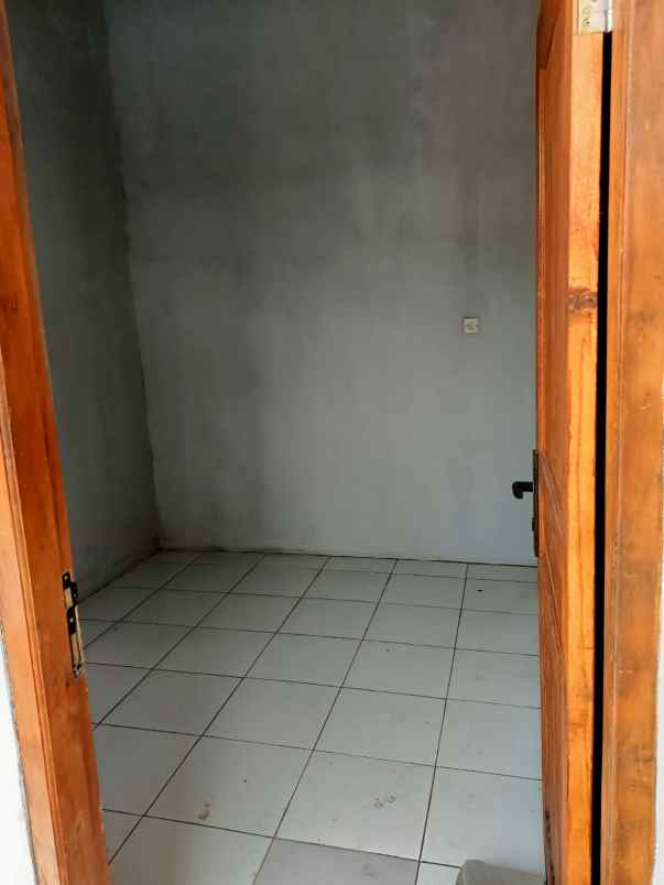 dijual rumah jl raya daru