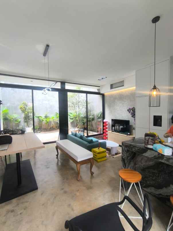 dijual rumah jl raya hankam jatiranggon