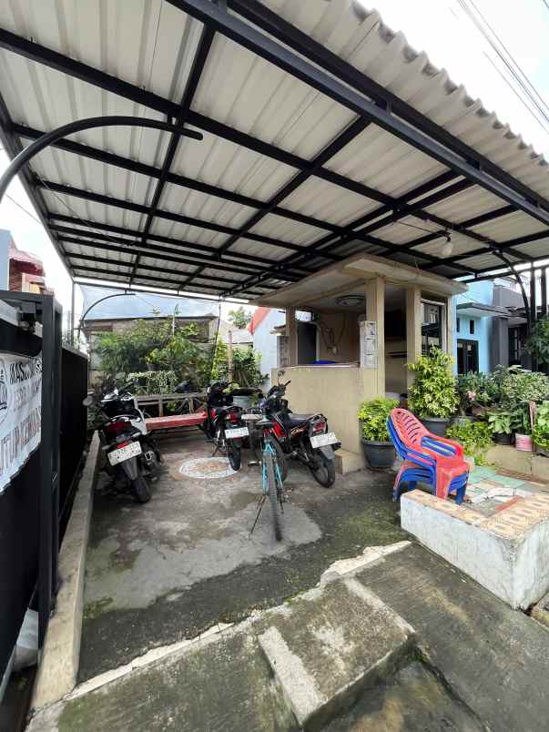 dijual rumah jl raya raden sanim
