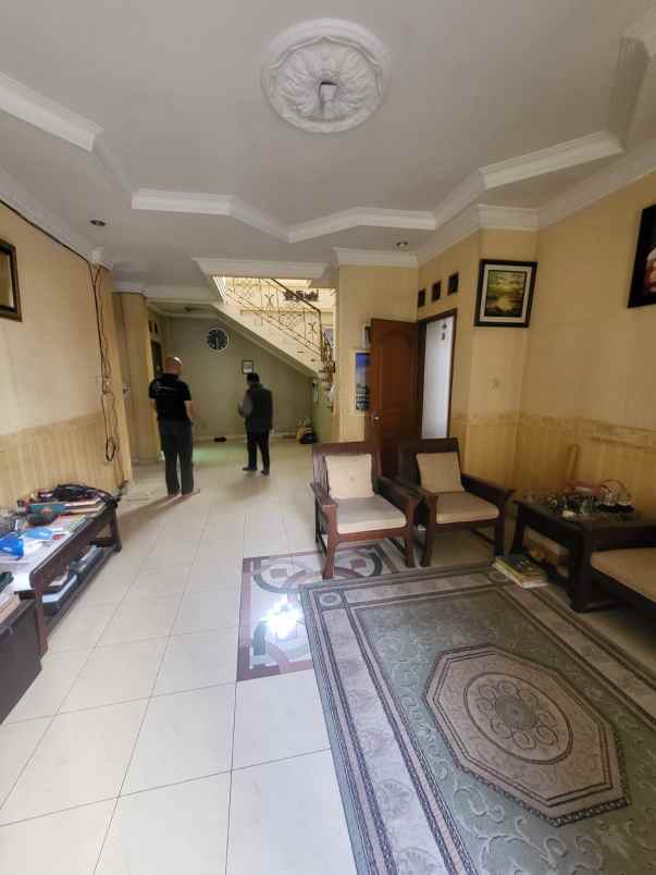 dijual rumah jl saturnus venus