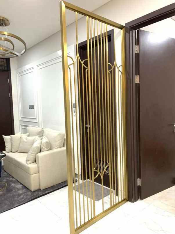 dijual rumah jl suvarna sutera