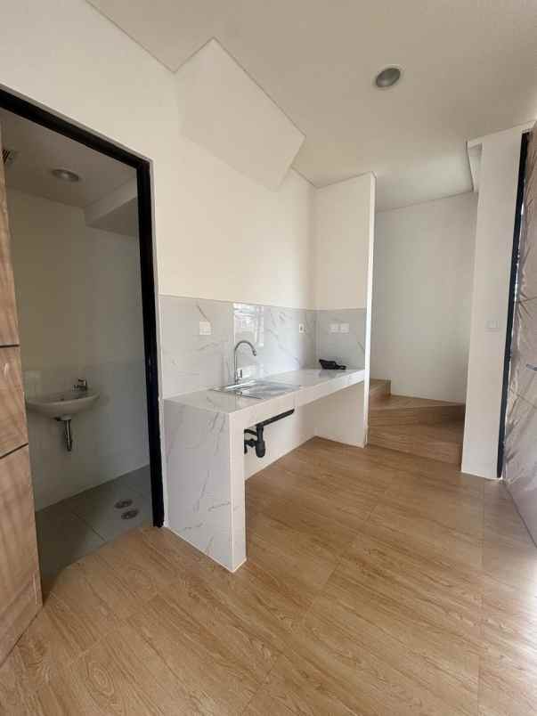 dijual rumah jl taman elok selatan