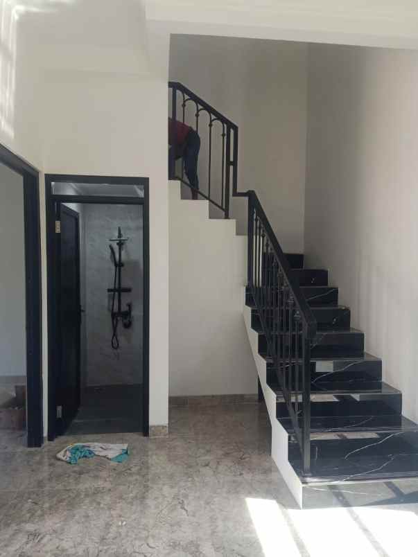 dijual rumah jl wadas jati cempaka