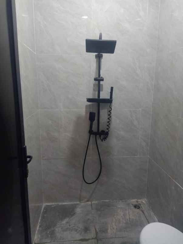 dijual rumah jl wadas jati cempaka