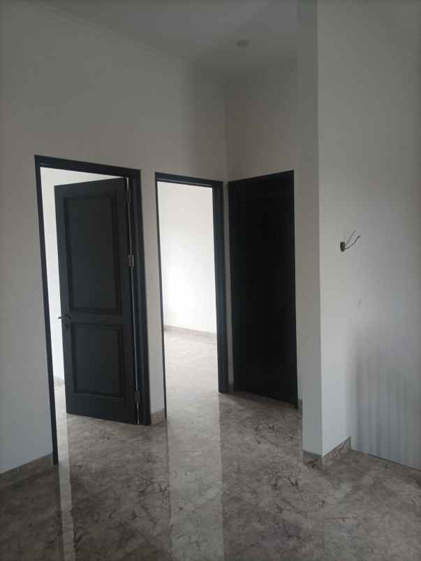 dijual rumah jl wadas jati cempaka