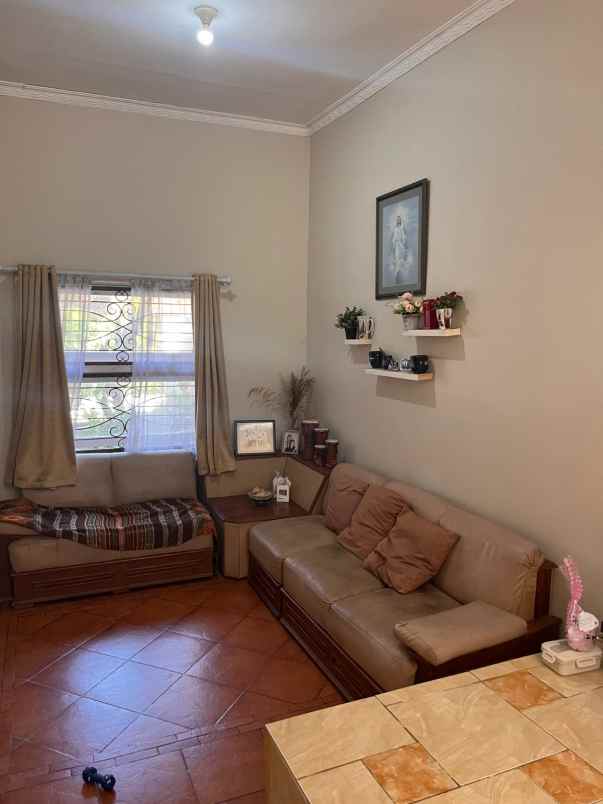 dijual rumah jl waruga parongpong