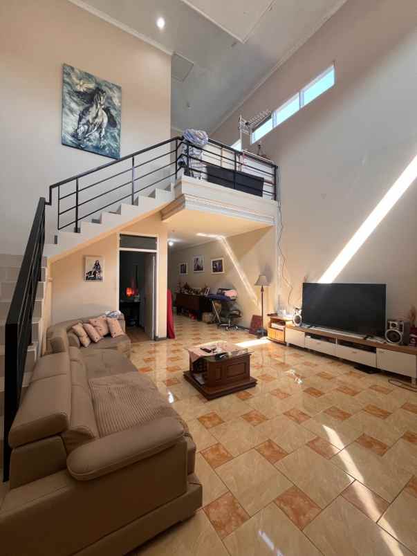 dijual rumah jl waruga parongpong