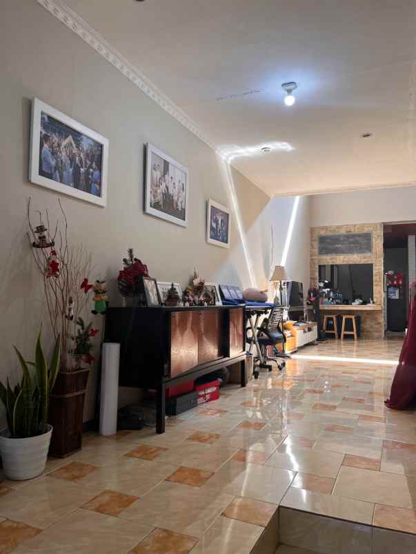 dijual rumah jl waruga parongpong