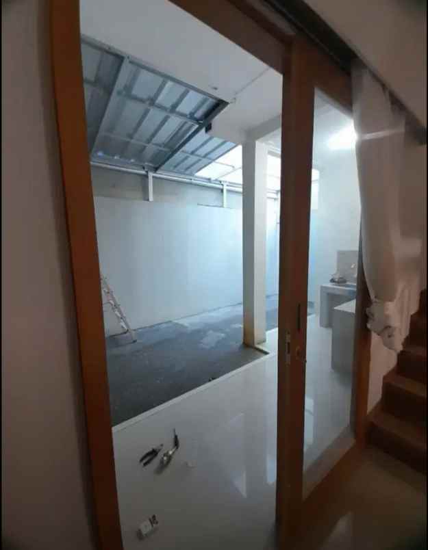 dijual rumah jln awiligar cikutra kota