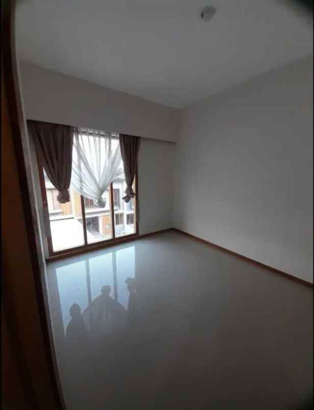 dijual rumah jln awiligar cikutra kota