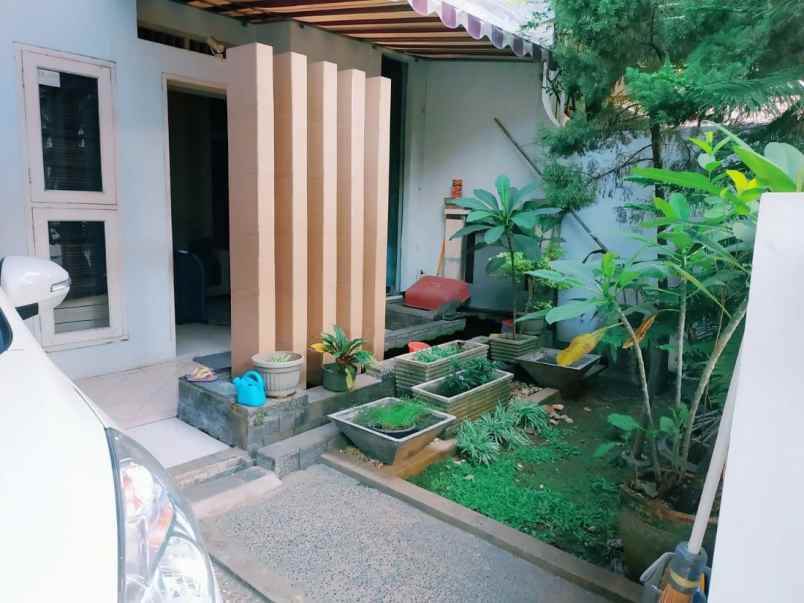 dijual rumah jln edelwis galaxy