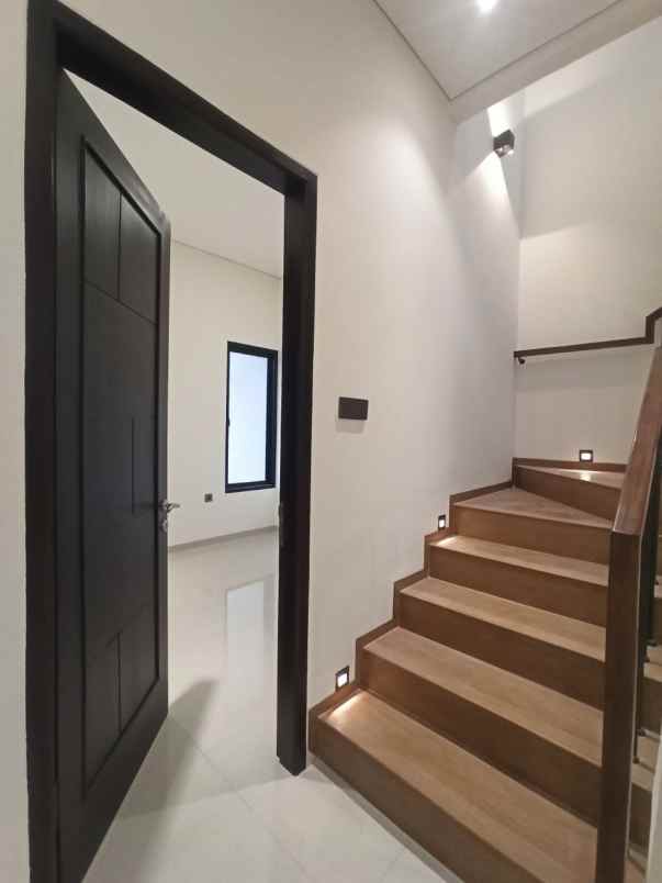 dijual rumah jln pulo asem rawamangun