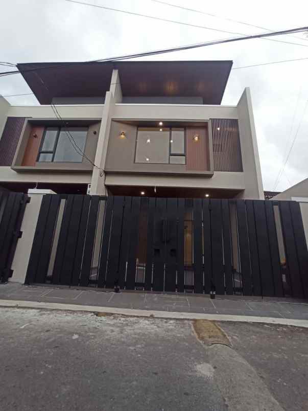 dijual rumah jln pulo asem rawamangun