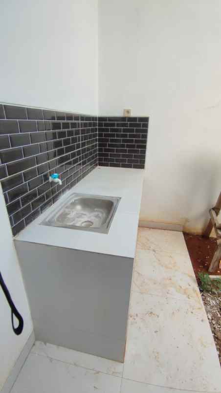 dijual rumah jln raya kalimulya