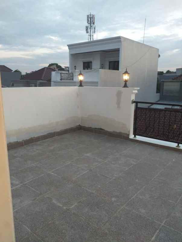 dijual rumah jln sadar