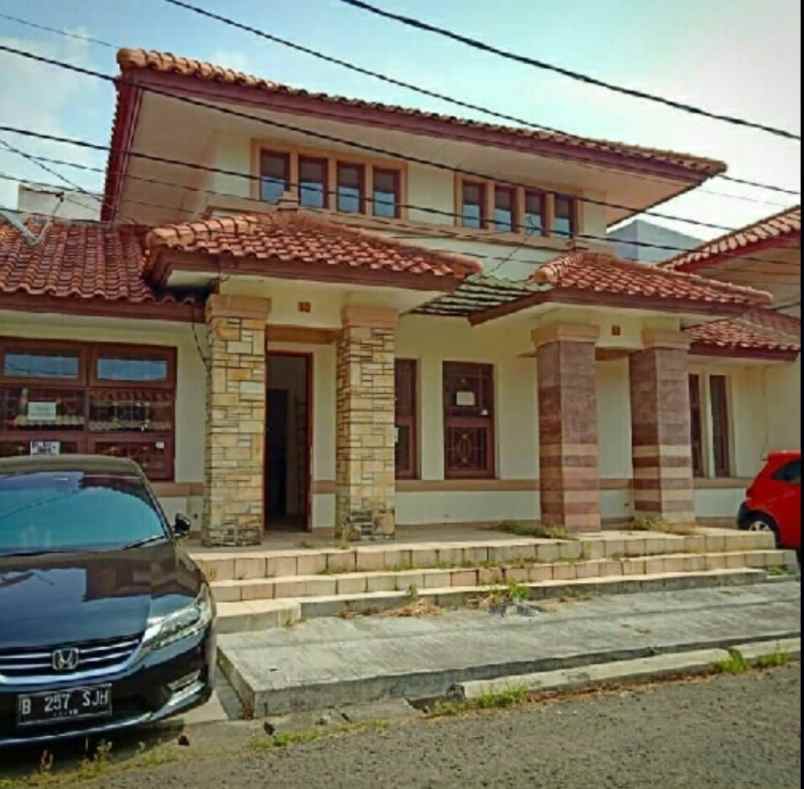 dijual rumah jln taman parahyangan