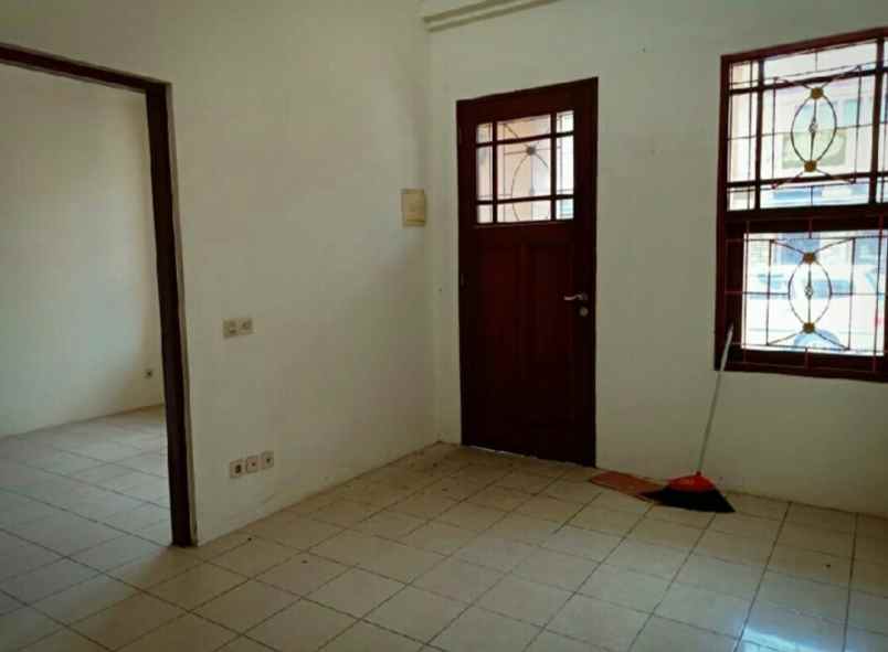 dijual rumah jln taman parahyangan