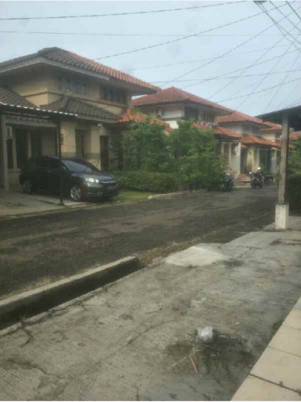 dijual rumah jln taman parahyangan
