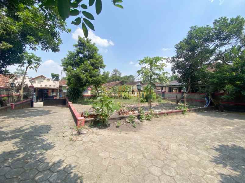 dijual rumah joglo etnik dengan tanah luas di kalasan