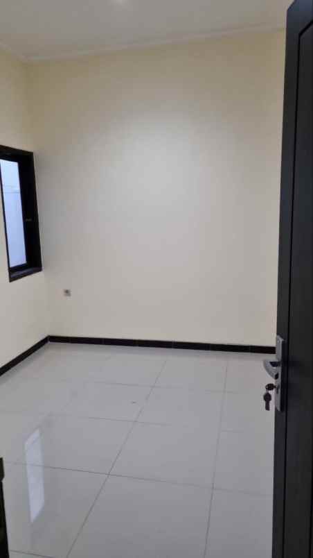 dijual rumah karang asem