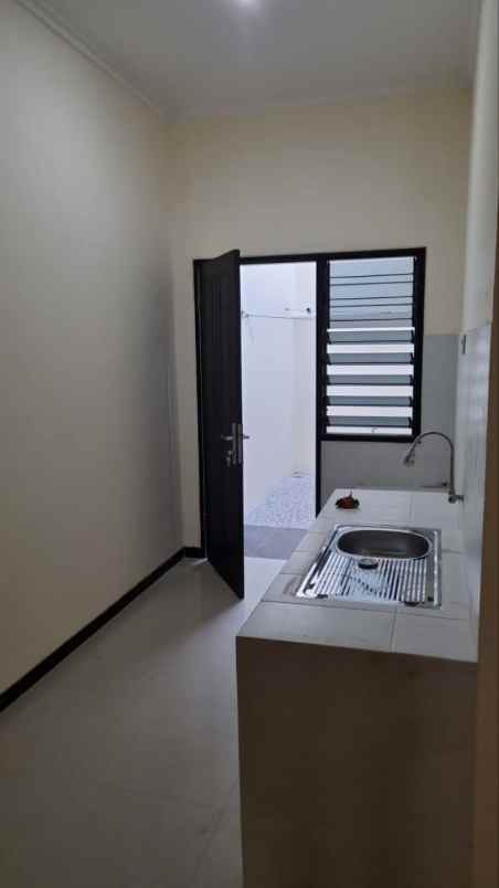 dijual rumah karang asem