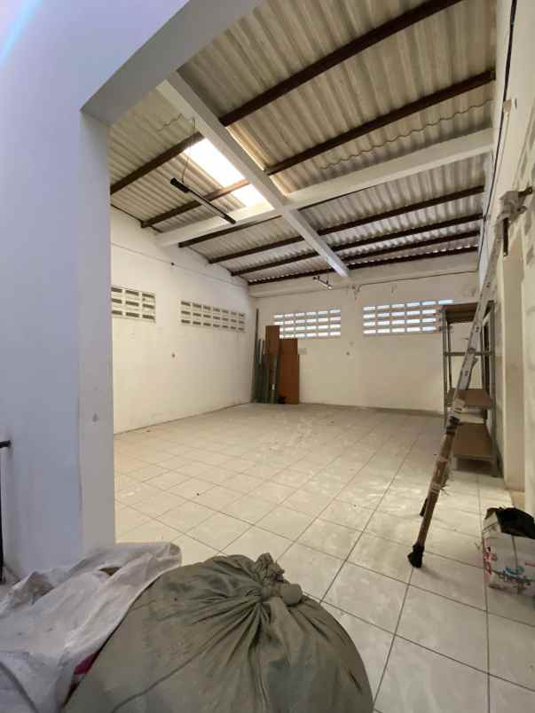 dijual rumah karang asem