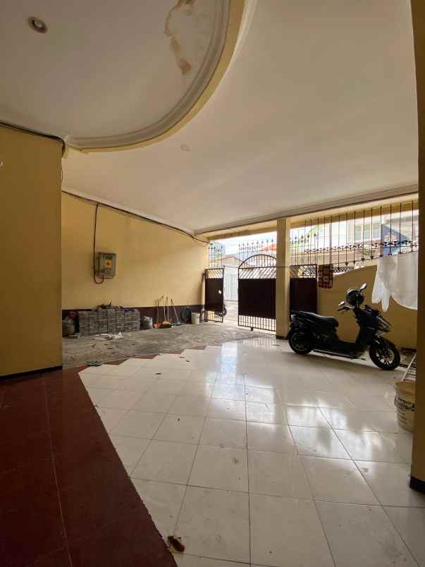 dijual rumah karang asem