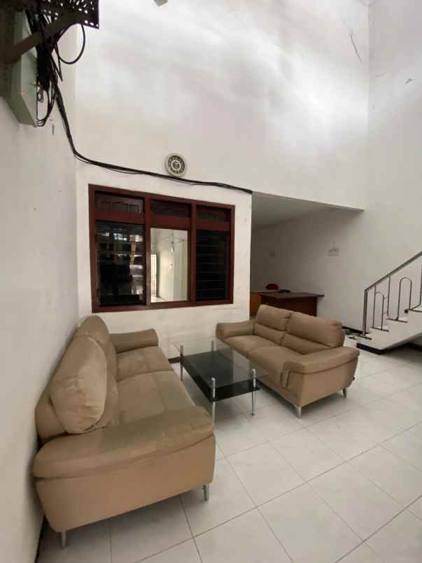 dijual rumah karang asem