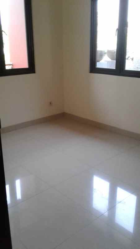 dijual rumah karawaci