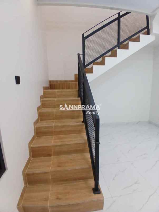 dijual rumah kav dki
