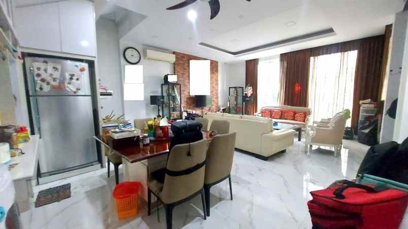 dijual rumah kelapa cengkir kelapa gading