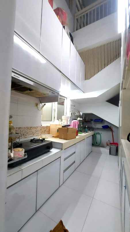 dijual rumah kelapa cengkir kelapa gading