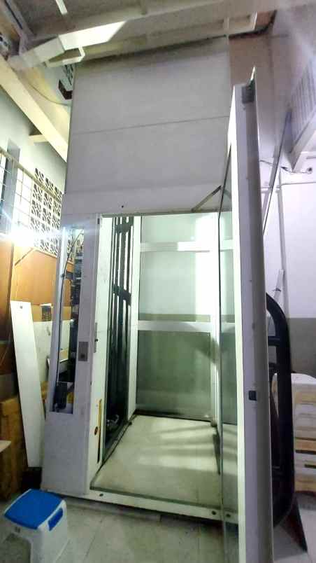 dijual rumah kelapa cengkir kelapa gading