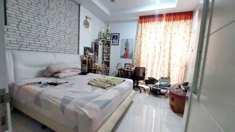 dijual rumah kelapa cengkir kelapa gading