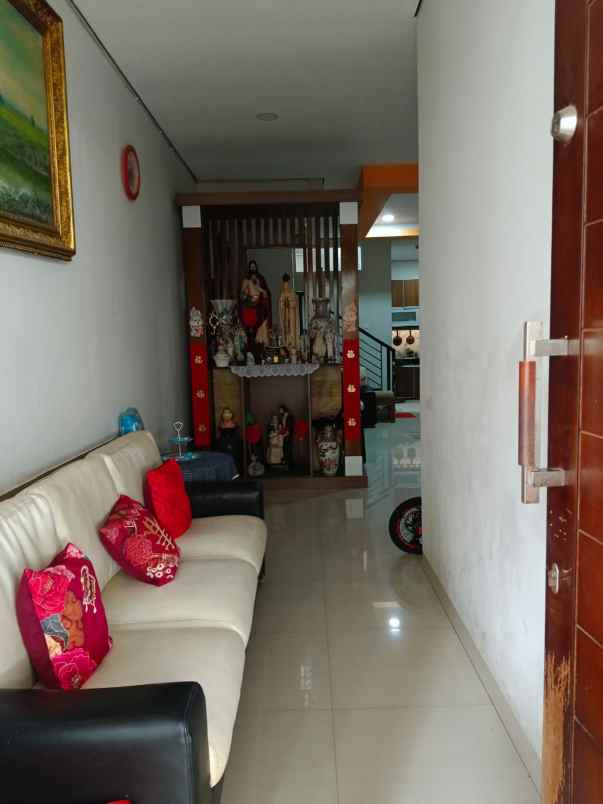 dijual rumah kelapa molek kelapa gading