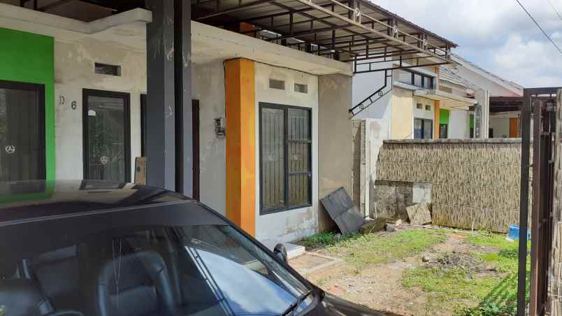 dijual rumah komp royal mansion tanjung raya 2