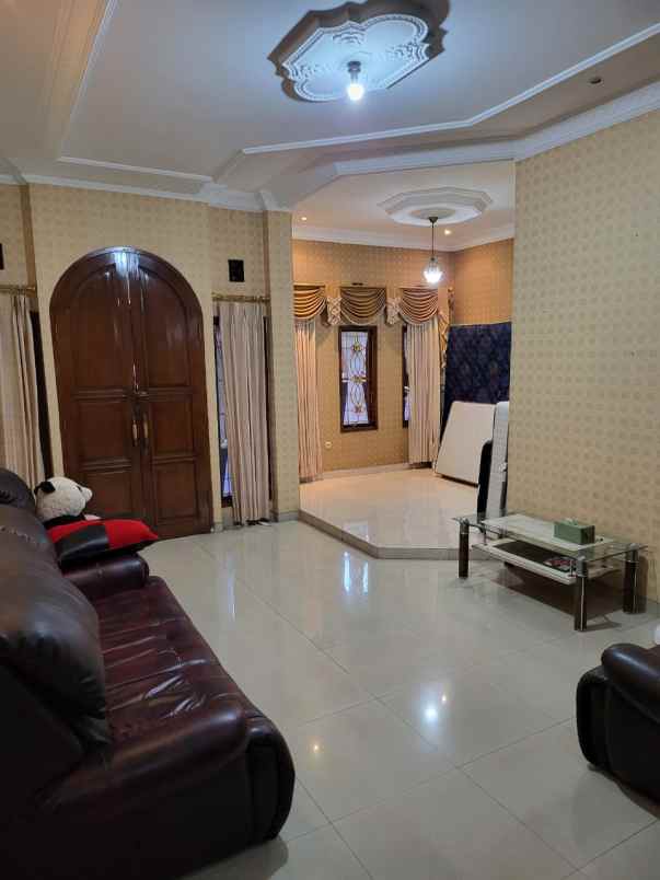 dijual rumah komp sanggar hurip jl