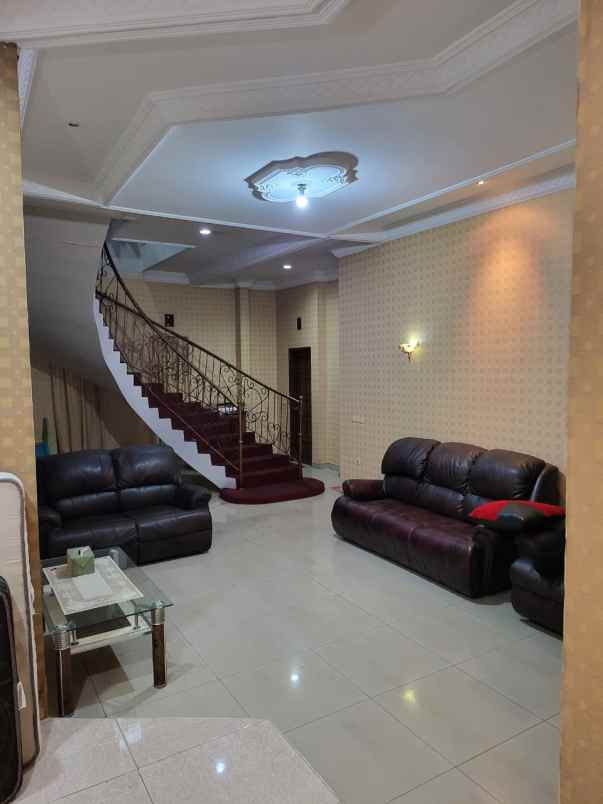 dijual rumah komp sanggar hurip jl