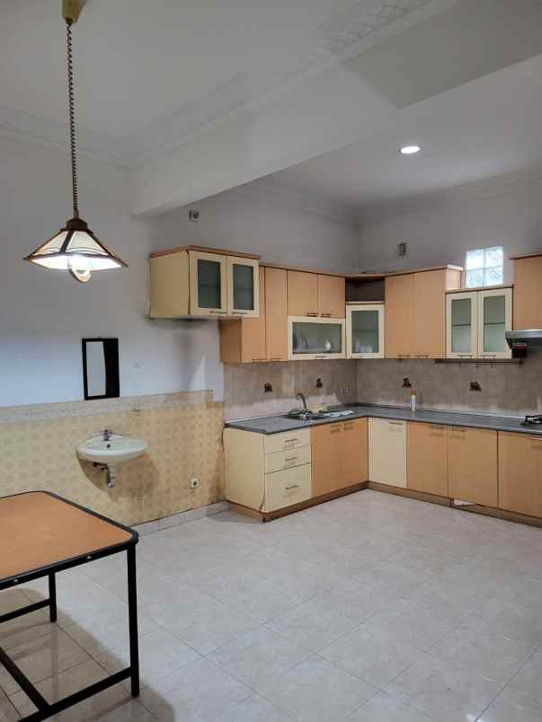 dijual rumah komp sanggar hurip jl