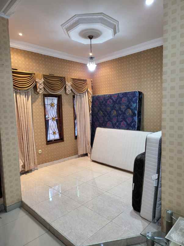 dijual rumah komp sanggar hurip jl