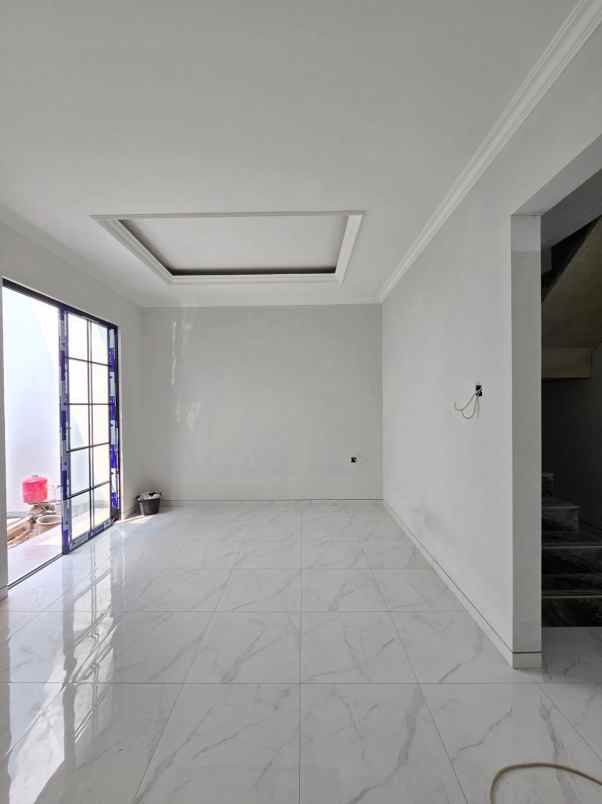 dijual rumah komplek billymoon pondok