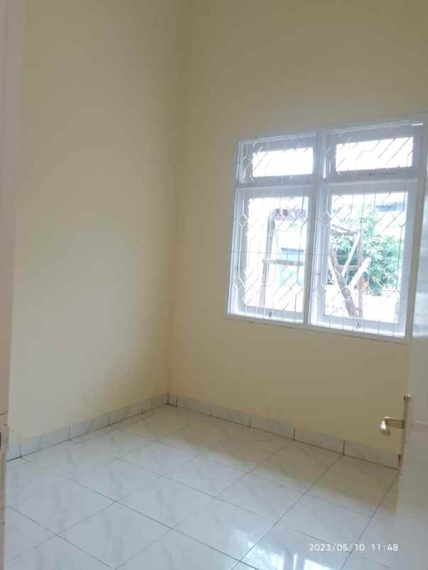 dijual rumah komplek duta harapan