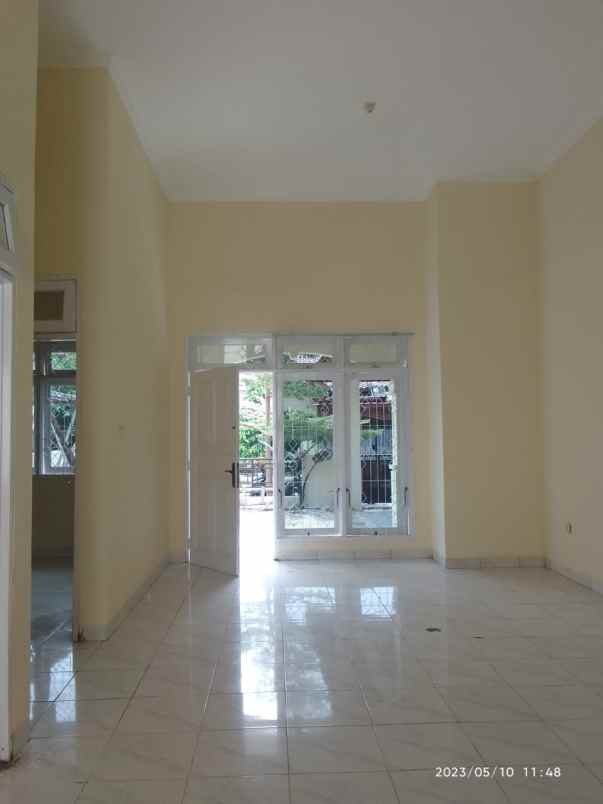 dijual rumah komplek duta harapan