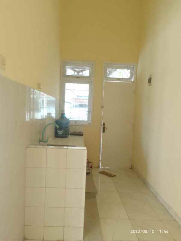 dijual rumah komplek duta harapan