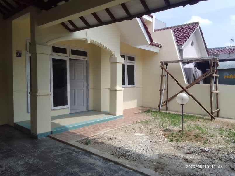 dijual rumah komplek duta harapan