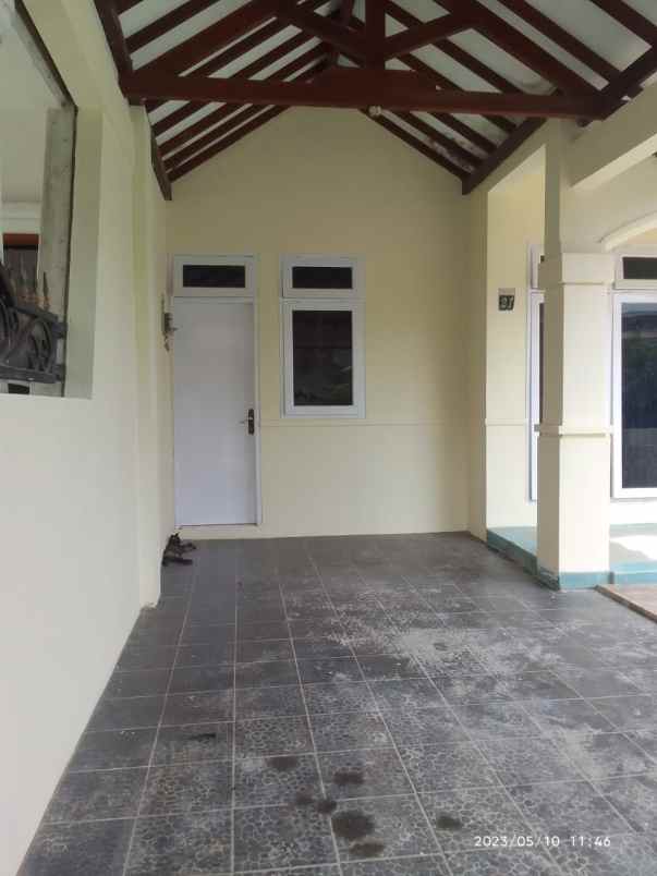 dijual rumah komplek duta harapan