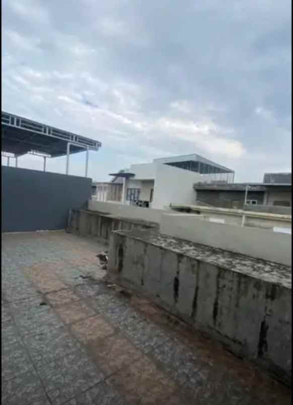 dijual rumah komplek graha metropolitan