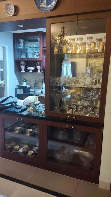 dijual rumah komplek graha puspa