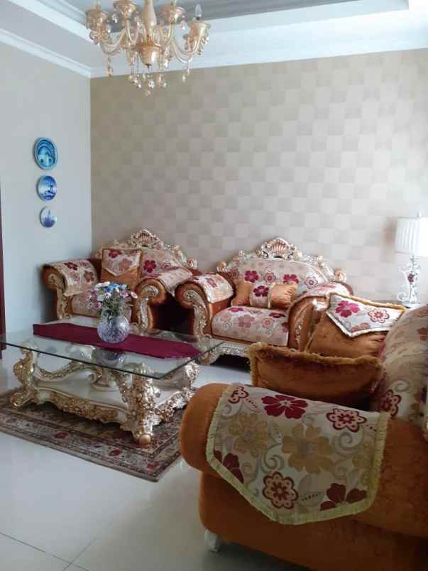 dijual rumah komplek graha puspa