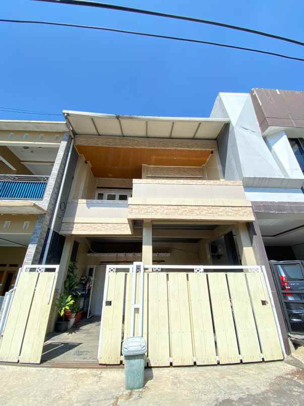 dijual rumah komplek griya pratama asri